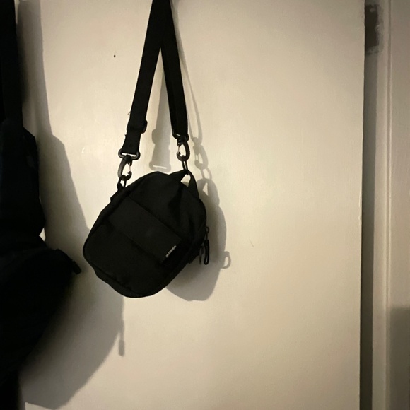 Small Adidas Crossbody bag - Picture 3 of 3